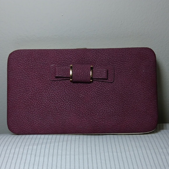 The Unbranded Brand Handbags - Chic Plum Clutch with Bow Accent